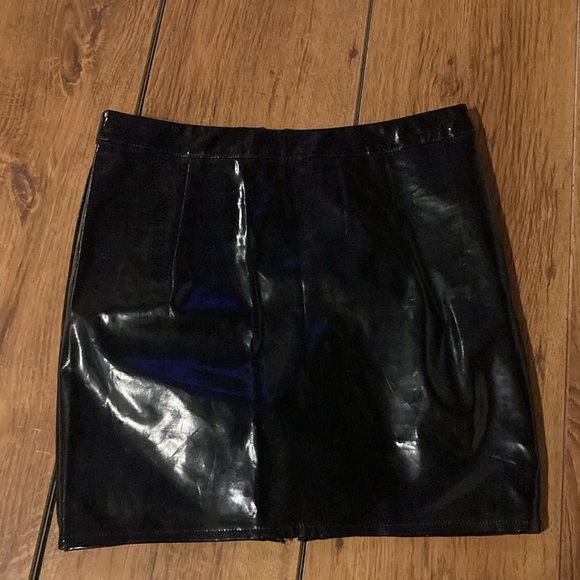 Small PVC/Pleather Zipper and Buckle Mini Skirt - Picture 2 of 3